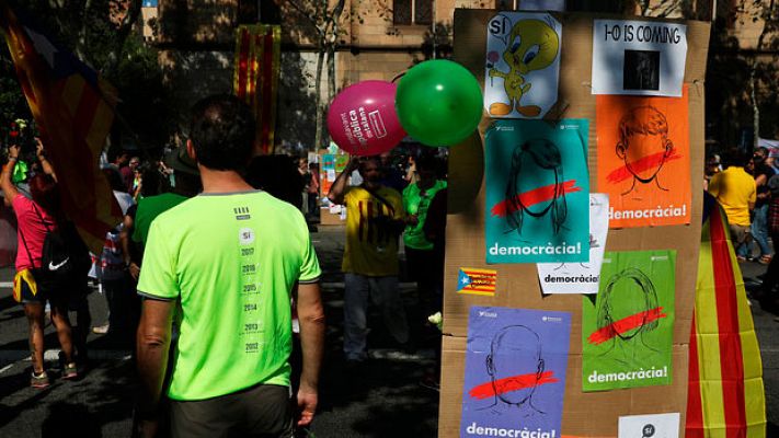 Telediario 1 - La Fiscalía de Menores advierte a la Generalitat sobre el uso de escolares para apoyar el referéndum