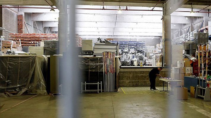 Telediario 1 - Referéndum en Cataluña: La Guardia Urbana de Barcelona custodia urnas estatales para que no se usen en el 1-O