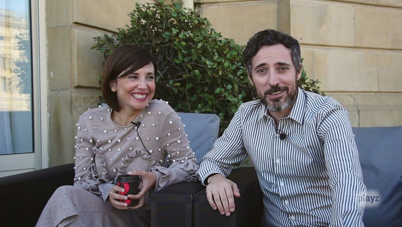 Los protagonistas de Morir nos cuentan su experiencia en el rodaje de la pelcula de Fernando Franco, que se ha presentado en el Festival de cine de San Sebastin. Hay tiempo para los chistes, para hablar de las playas descubiertas durante el rodaje, los silencios en la pelcula, cmo influye su relacin personal (son pareja y padres de una nia) en la construccin de personajes, cmo moriran, su epitafio...