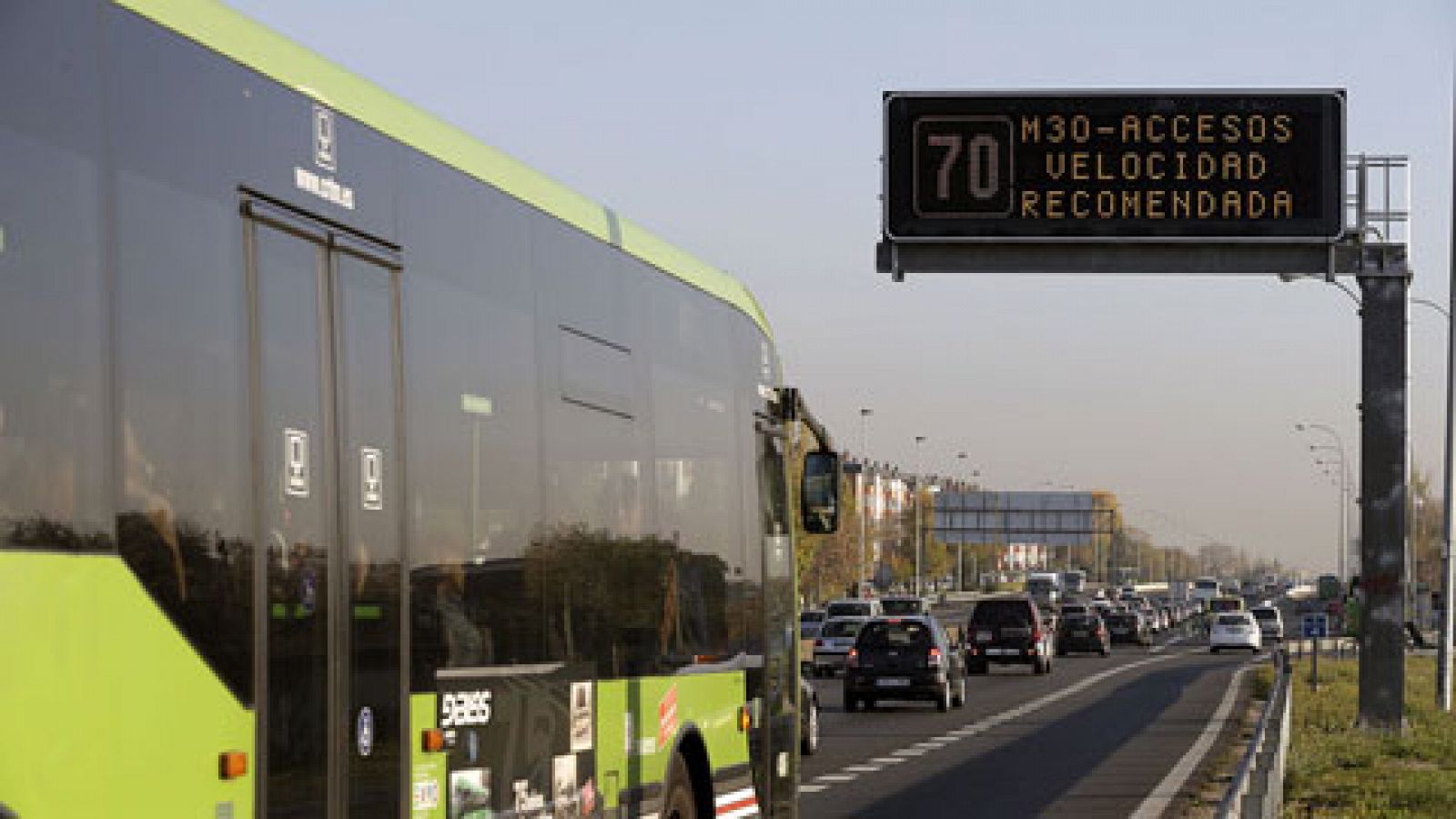 Telediario 1: Se activa en Madrid el protocolo anticontaminación por superar los niveles de dióxido de nitrógeno permitidos | RTVE Play