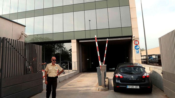 Informativo 24h - La Guardia Civil entra en el Centro de Telecomunicaciones de la Generalitat para desactivar el voto telematico