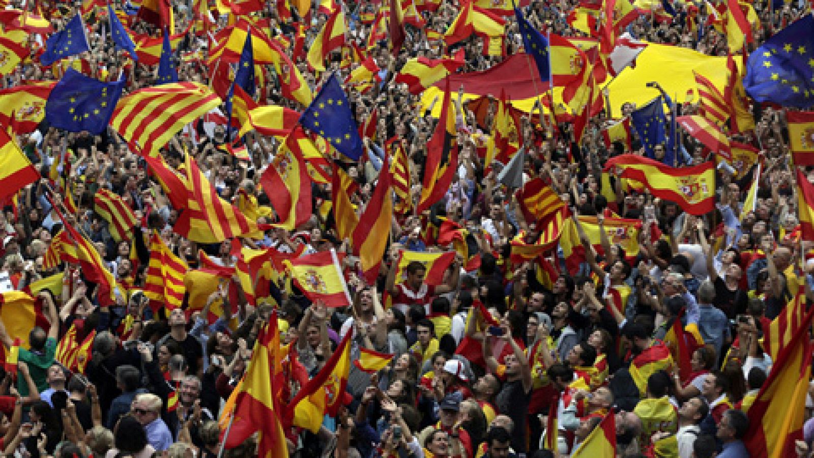 Referéndum en Cataluña: Miles de personas se manifiestan por la unidad de España y contra el 1-O