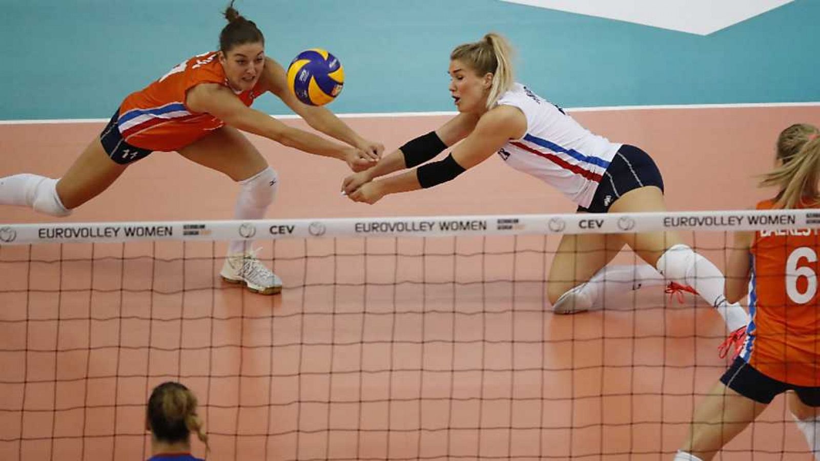 Voleibol - Campeonato de Europa Femenino, 1ª Semifinal ), desde Baku (Azerbaian)