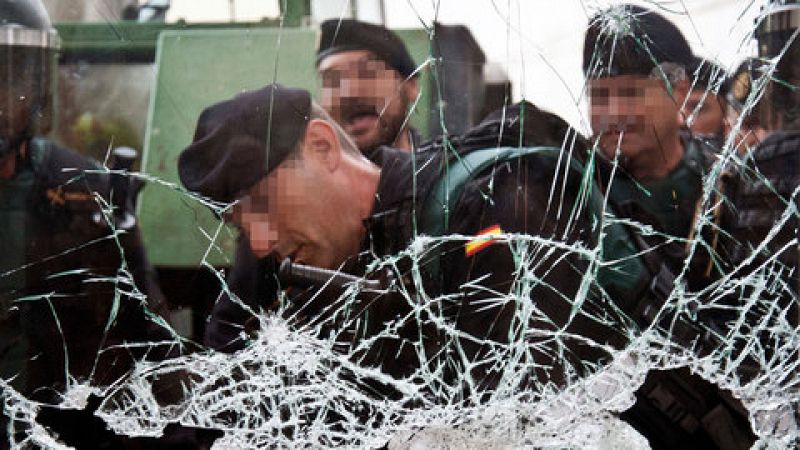 Cargas policiales cuando los agentes trataban de cerrar los centros electorales