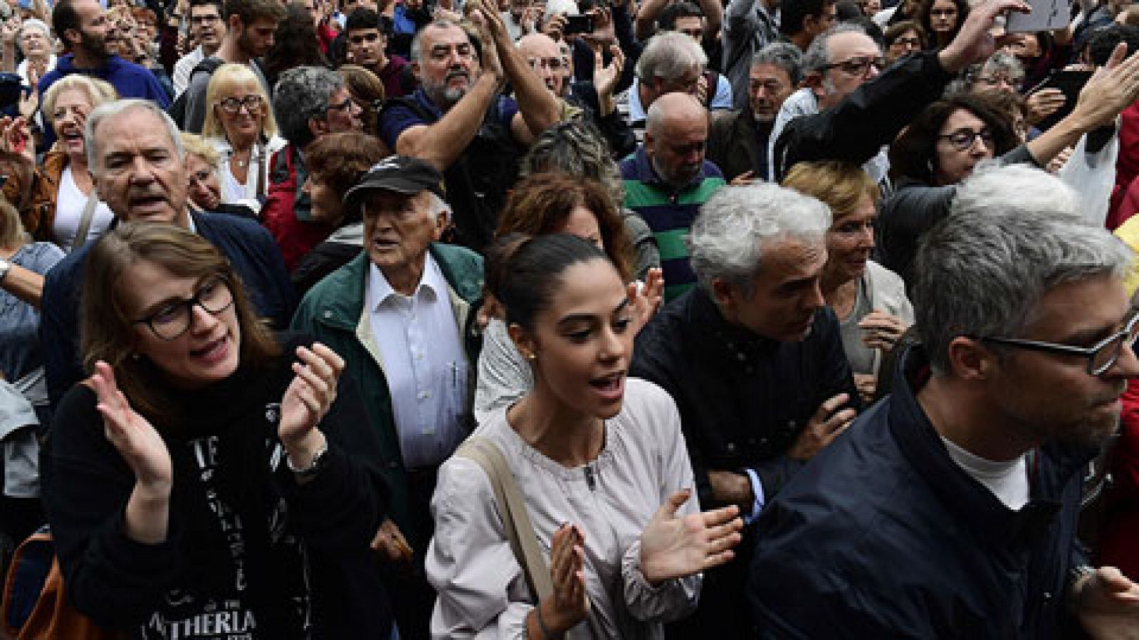 Telediario 1: Normalidad en Barcelona a pesar de los incidentes por el 1-O | RTVE Play