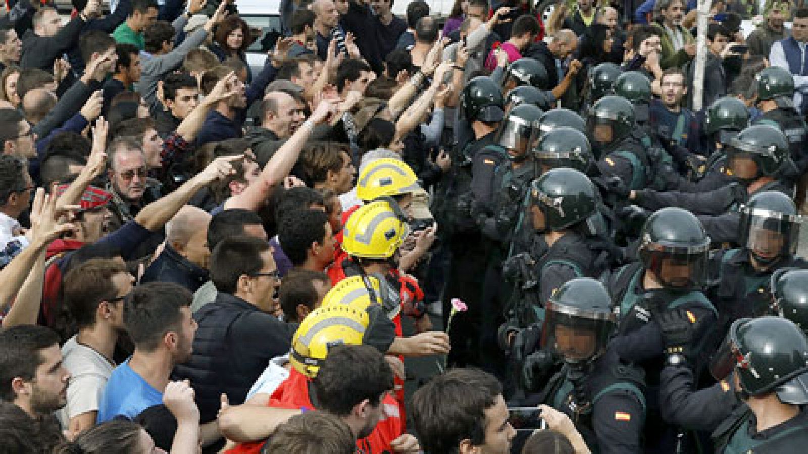 Las fuerzas de seguridad del Estado intervienen en colegios electorales del referndum 