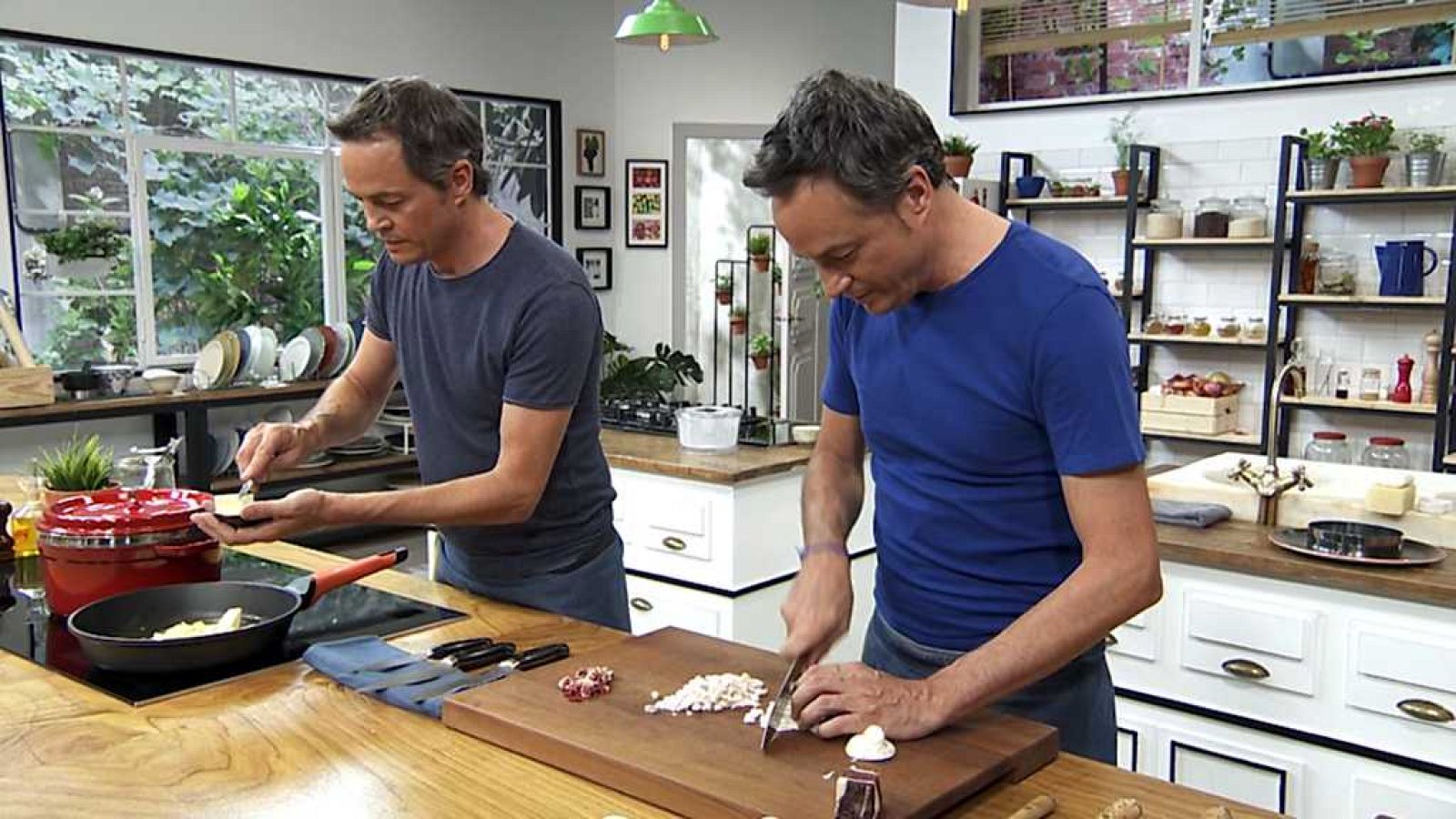 Torres en la cocina - Alcachofas y anchoas. All i pebre de pies de cerdo - ver ahora