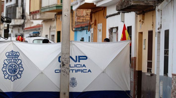 La Policía Nacional encuentra tres cadáveres en el patio de una vivienda de Dos Hermanas, Sevilla