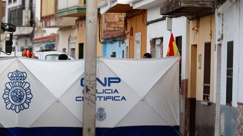 La Policía Nacional encuentra tres cadáveres en el patio de una vivienda de Dos Hermanas, Sevilla