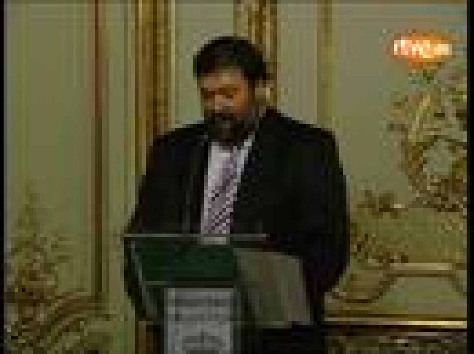 El ex ministro de Justicia, Mariano Fernández Bermejo, ha cedido la cartera ministerial al nuevo ministro, Francisco Caamaño Domínguez, quién ha dicho que es un honor.