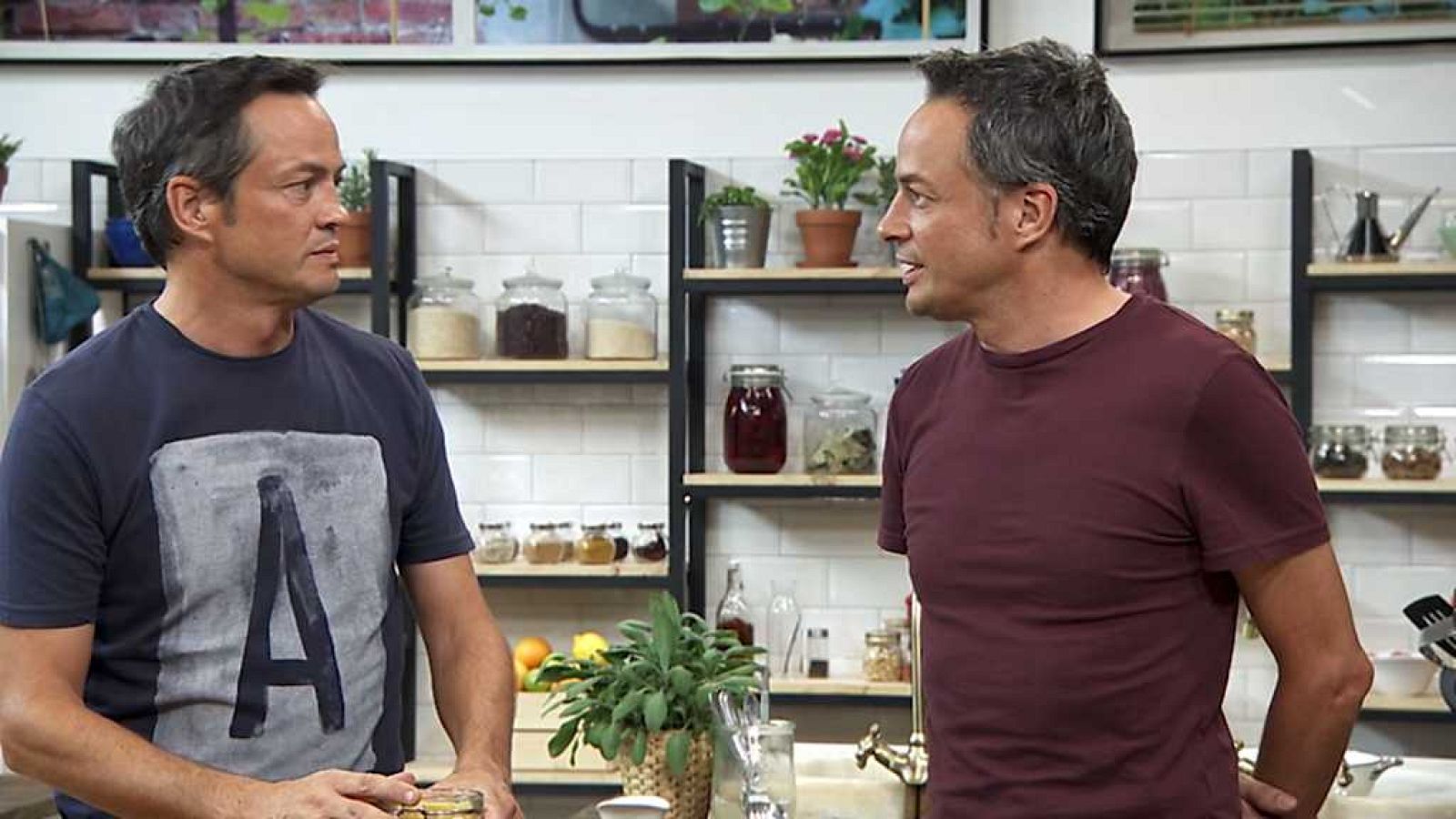 Torres en la cocina - Macarrones vegetarianos. Papillote de salmón - ver ahora