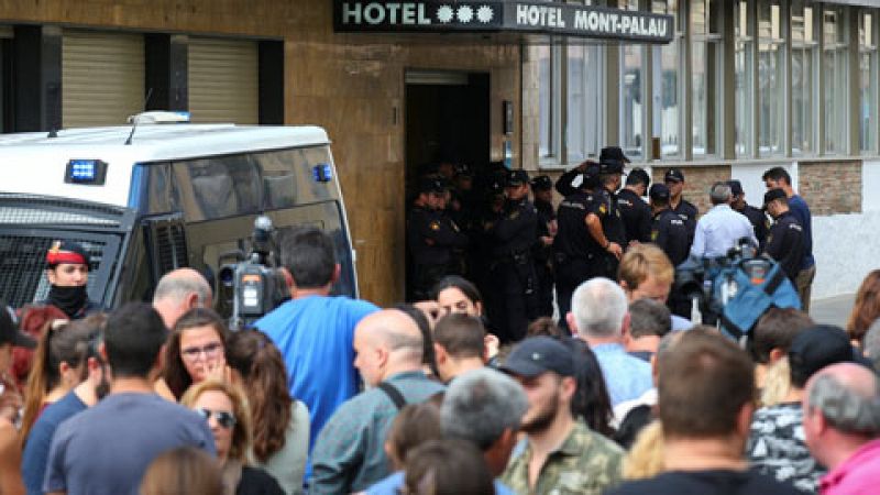 Referndum en Catalua: Crece el "acoso" a policas y guardias civiles desplazados a Catalua