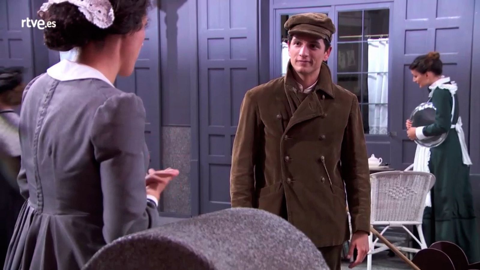 Acacias 38 - Antoñito encuentra trabajo como barrendero