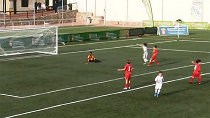 Ejemplo de juego limpio del Real Madrid benjamín