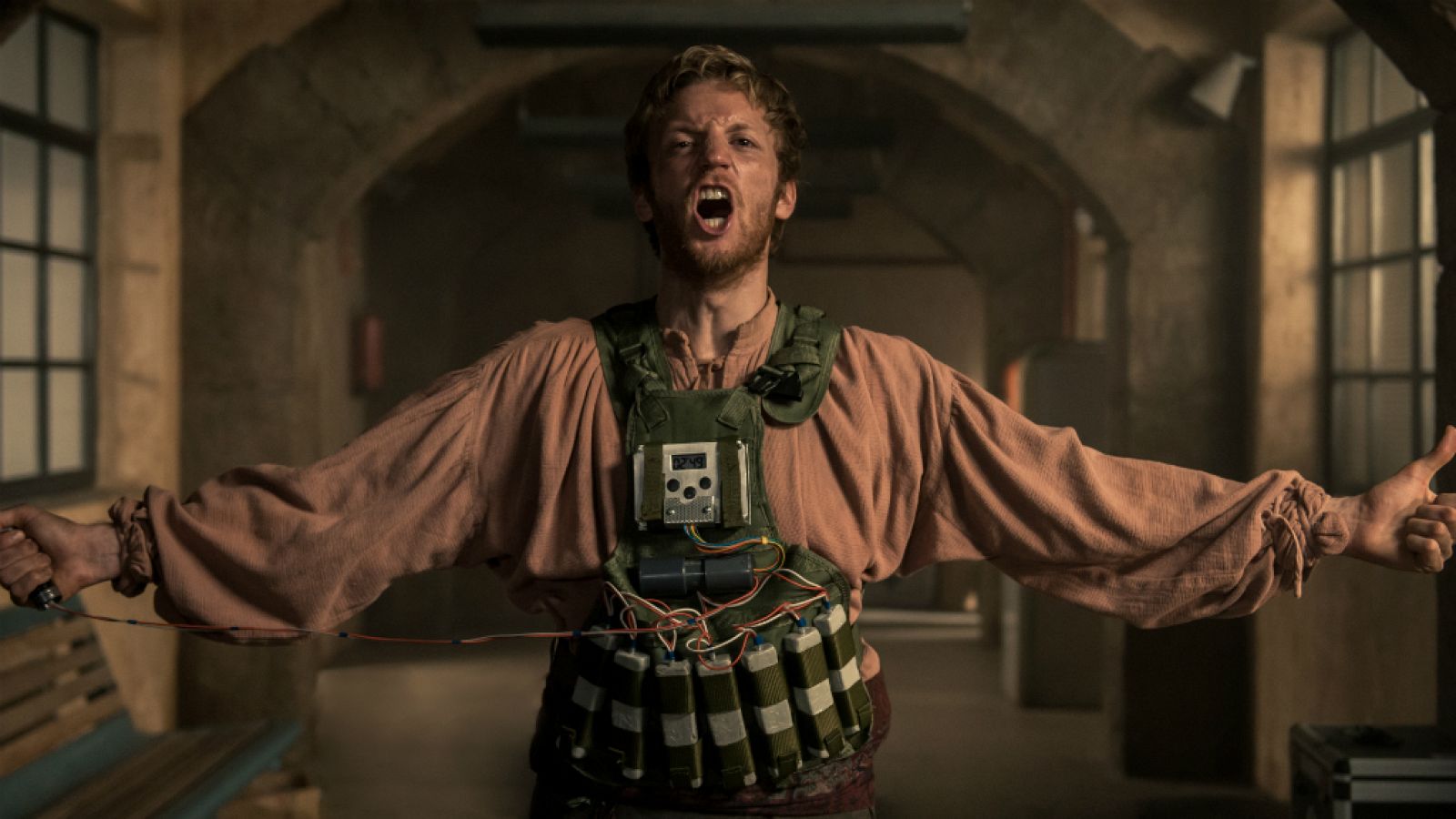 El Ministerio del Tiempo - Una bomba se cuela en el Ministerio