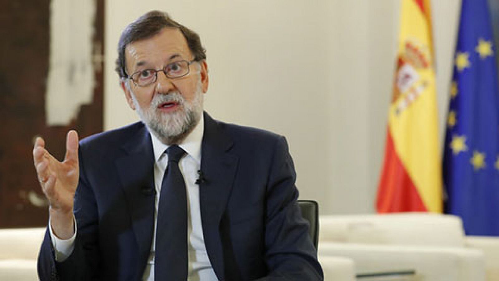 Telediario 1: Rajoy exige a Puigdemont renunciar a la declaración de independencia para evitar "males mayores" | RTVE Play