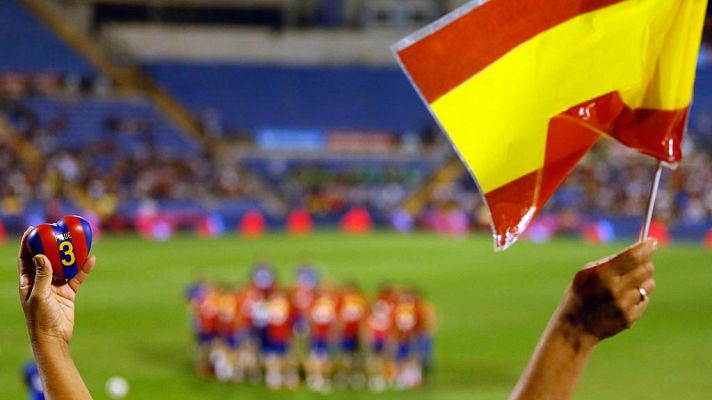 Telediario 1 - La afición alicantina aplaude más que silba a Piqué