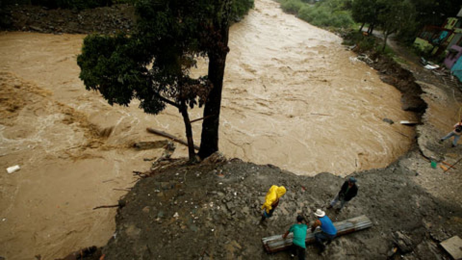 Sin programa: La tormenta Nate causa 23 muertos en Nicaragua y Costa Rica y amenaza con conertirse en huracán | RTVE Play