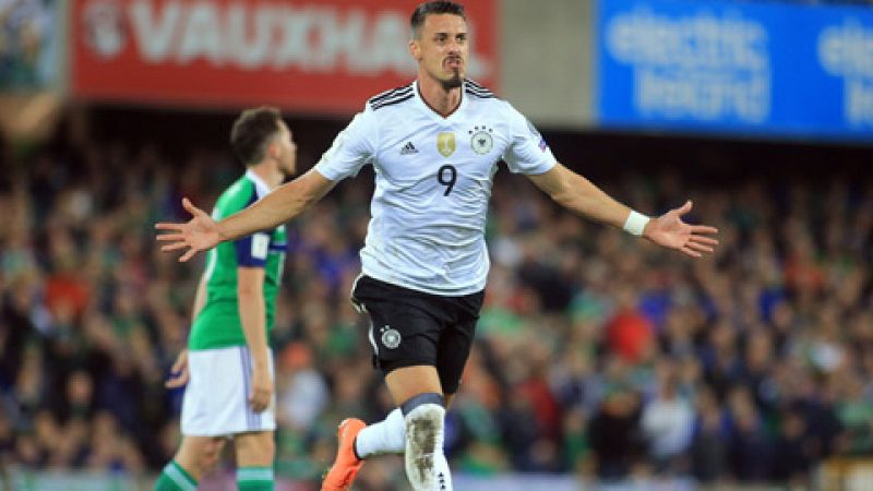 Las selecciones alemana e inglesa sellaron sus billetes para el Mundial tras derrotar a Irlanda del Norte y Eslovenia respectivamente, mientras que Polonia roza la clasificación y Siria mantiene vivo su sueño.