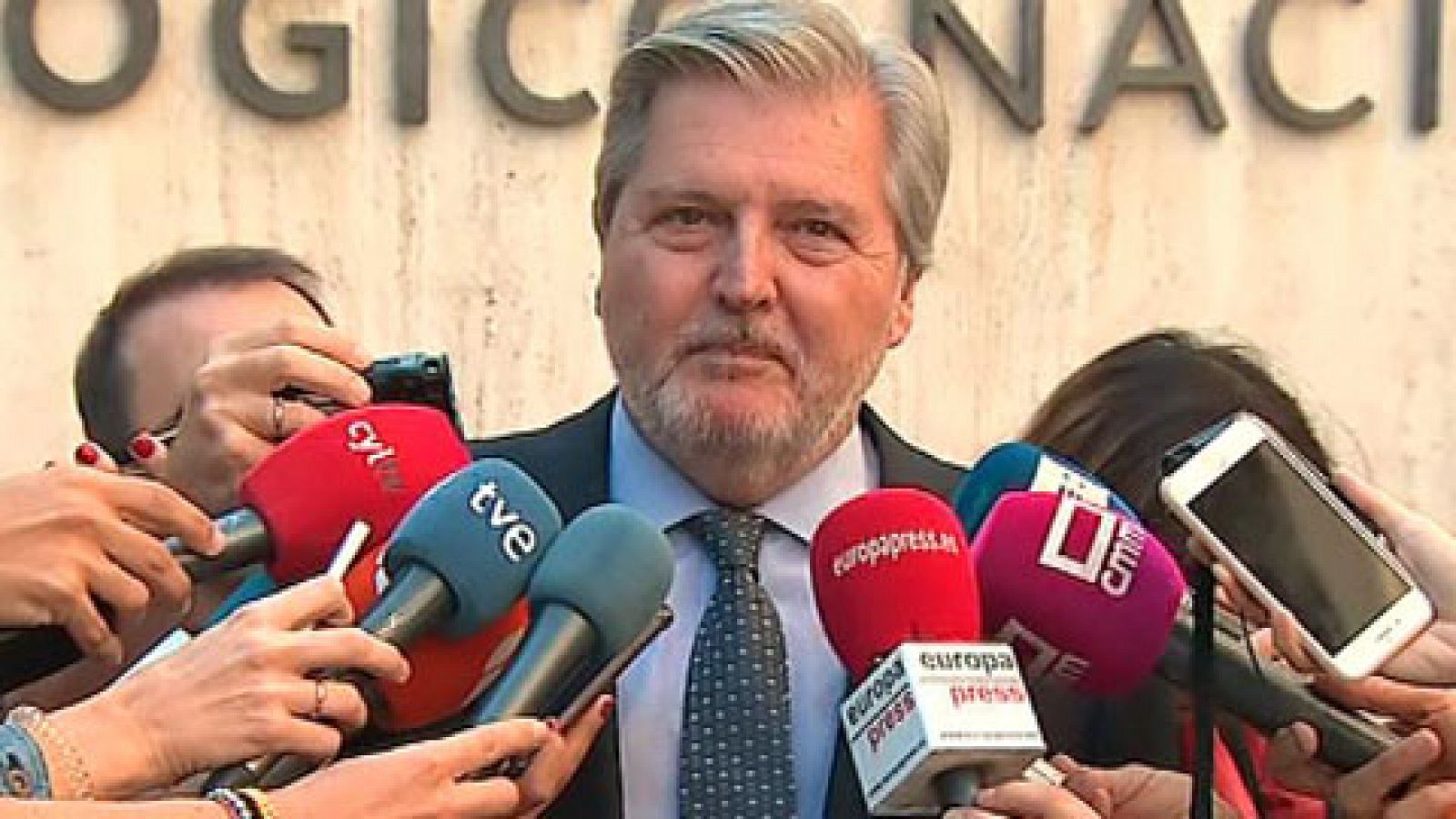 El Gobierno pide a Puigdemont que "no haga nada irreversible"