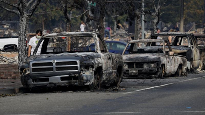 Al menos 17 muertos por los incendios en California y más de 46.500 hectáreas arrasadas