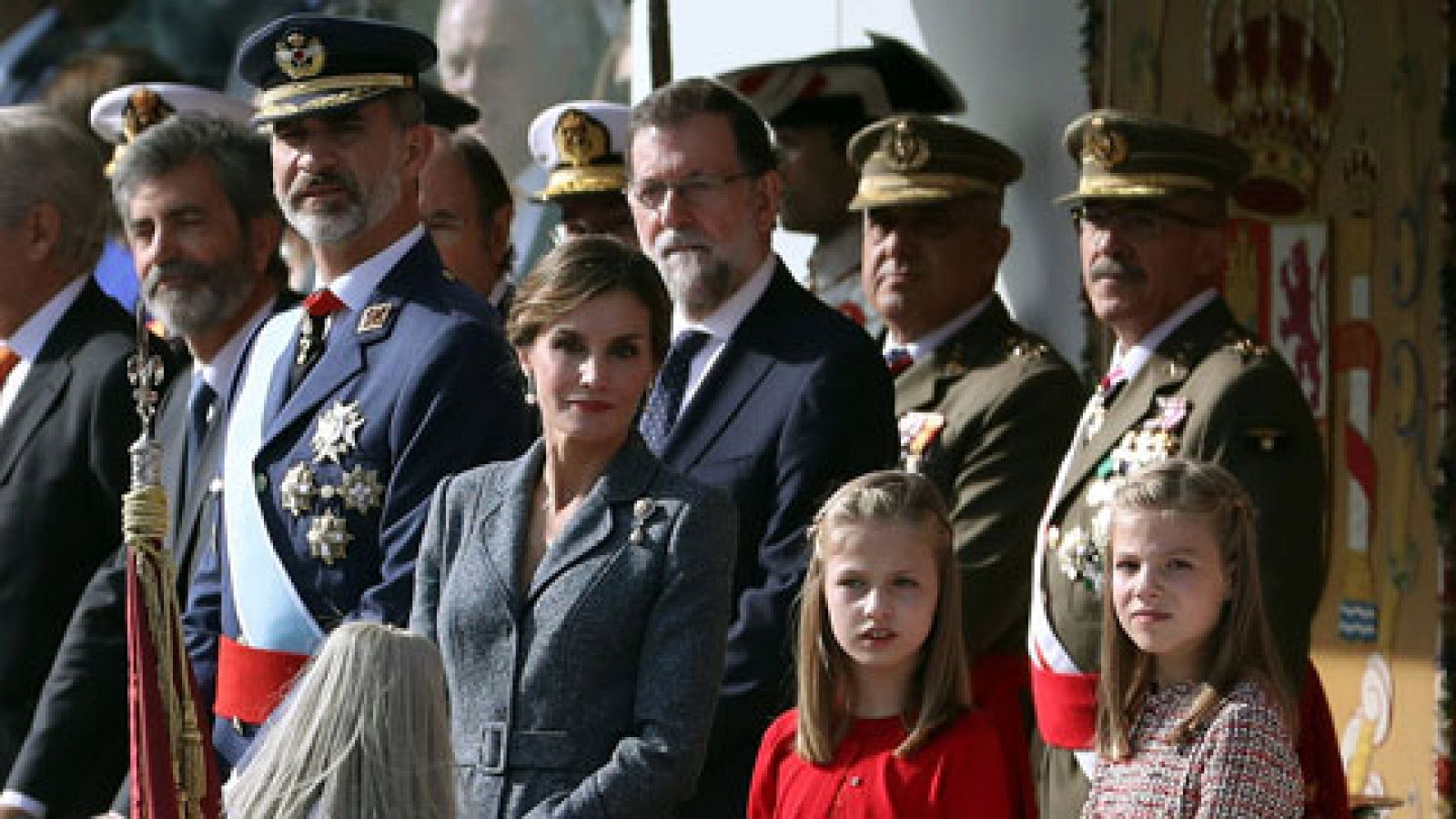 La muerte de uno de los pilotos enturbia un desfile de la Fiesta Nacional abarrotado de público