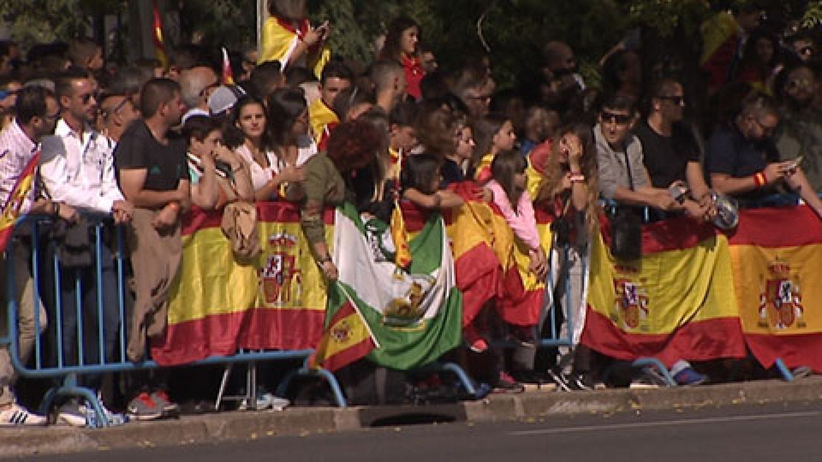 Telediario 1: Españoles de todas las procedencias han querido asistir al desfile de la Fiesta Nacional | RTVE Play
