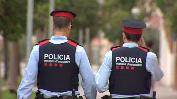 Telediario 1 - Un mosso asegura en una carta enviada a Interior que se sienten "secuestrados"