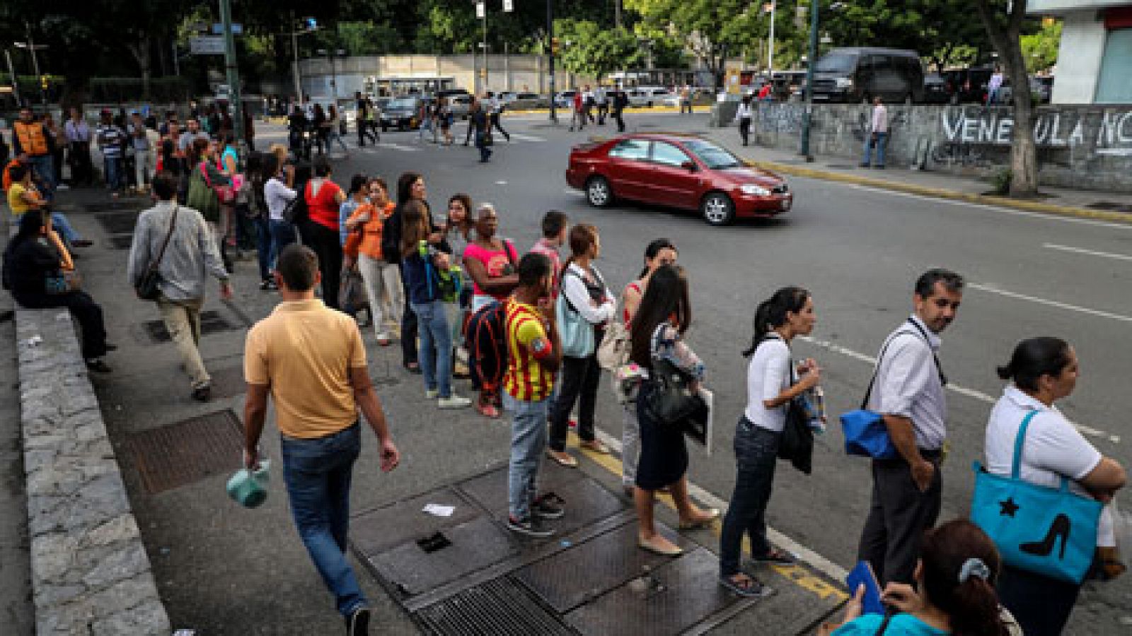 Telediario 1: Unos 400.000 venezolanos han emigrado a Colombia en los últimos años  | RTVE Play