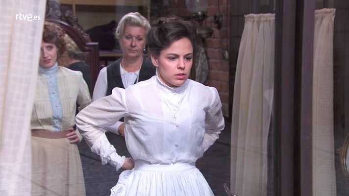 Acacias 38 - Adela miente a Susana y Celia sobre su noche con Simón