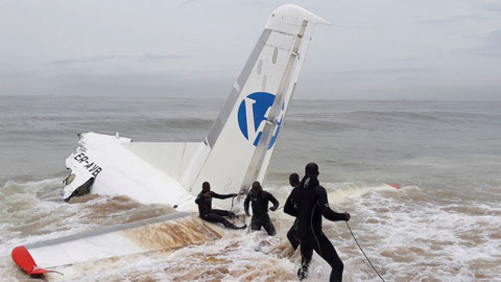 Telediario 1: Cuatro en un accidente de avión en Costa de Marfil | RTVE Play