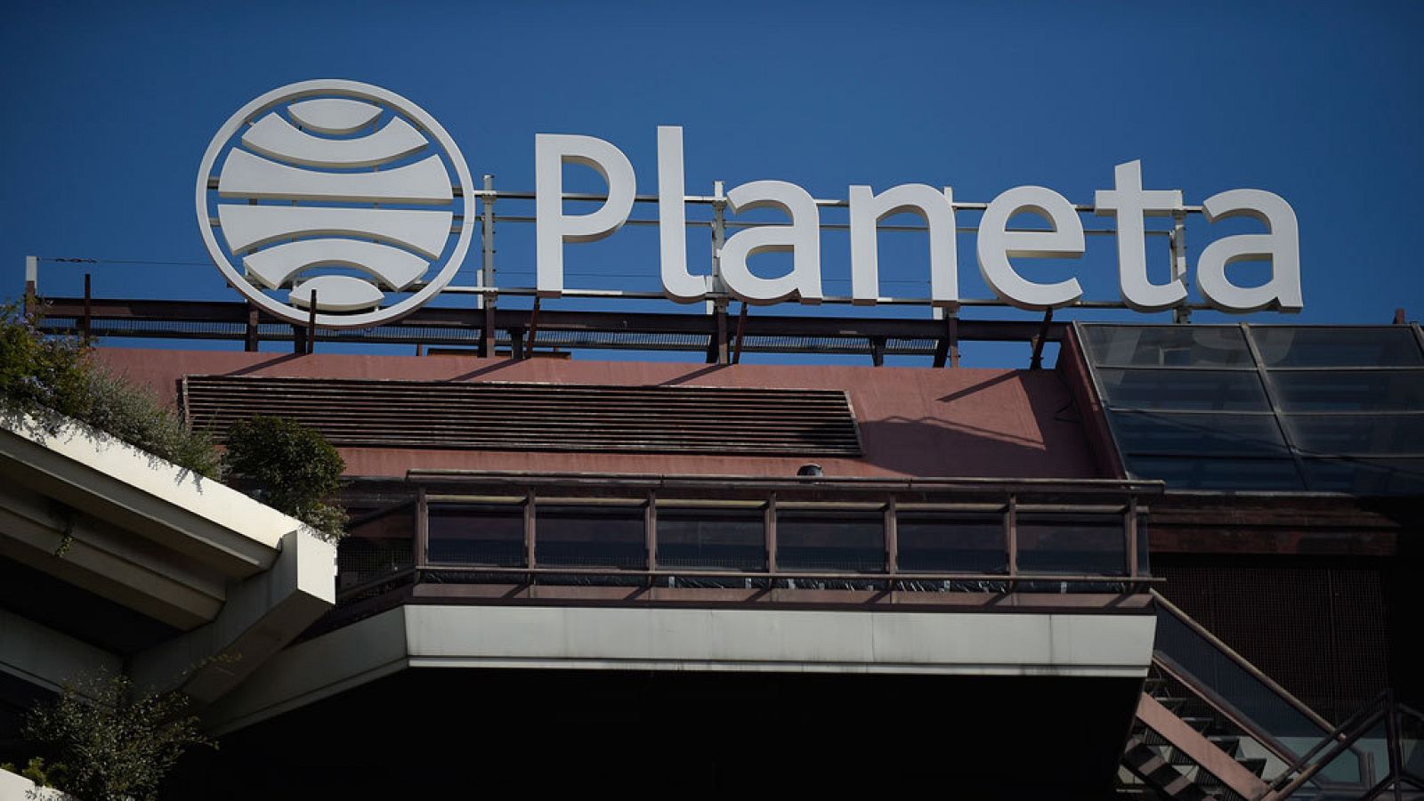 El premio Planeta se seguirá fallando y entregando en Barcelona