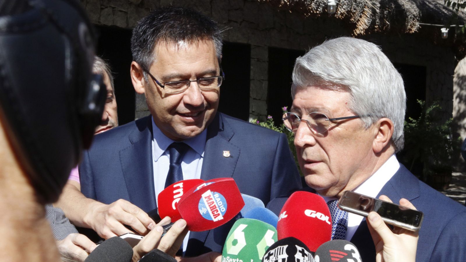 Cerezo: "La gente tiene claro que es fútbol, no una manifestación política" | Ver