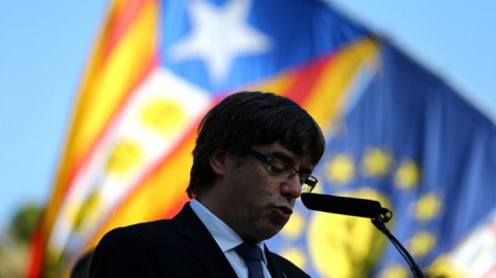 Telediario 1 - Puigdemont tomará su decisión inspirado en su "compromiso" con "la firmeza de la democracia"