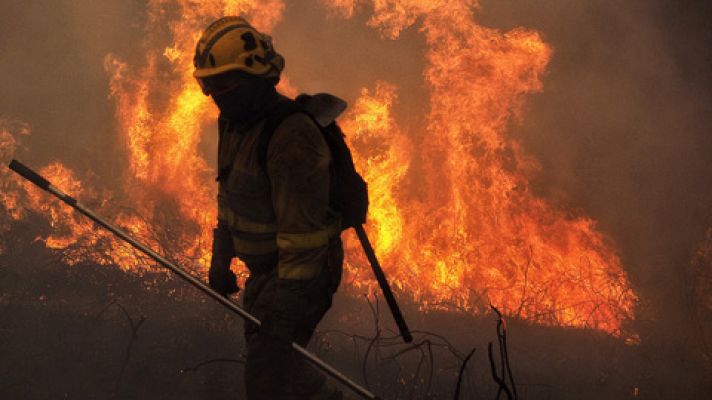 Mueren dos personas en los incendios que azotan Galicia 