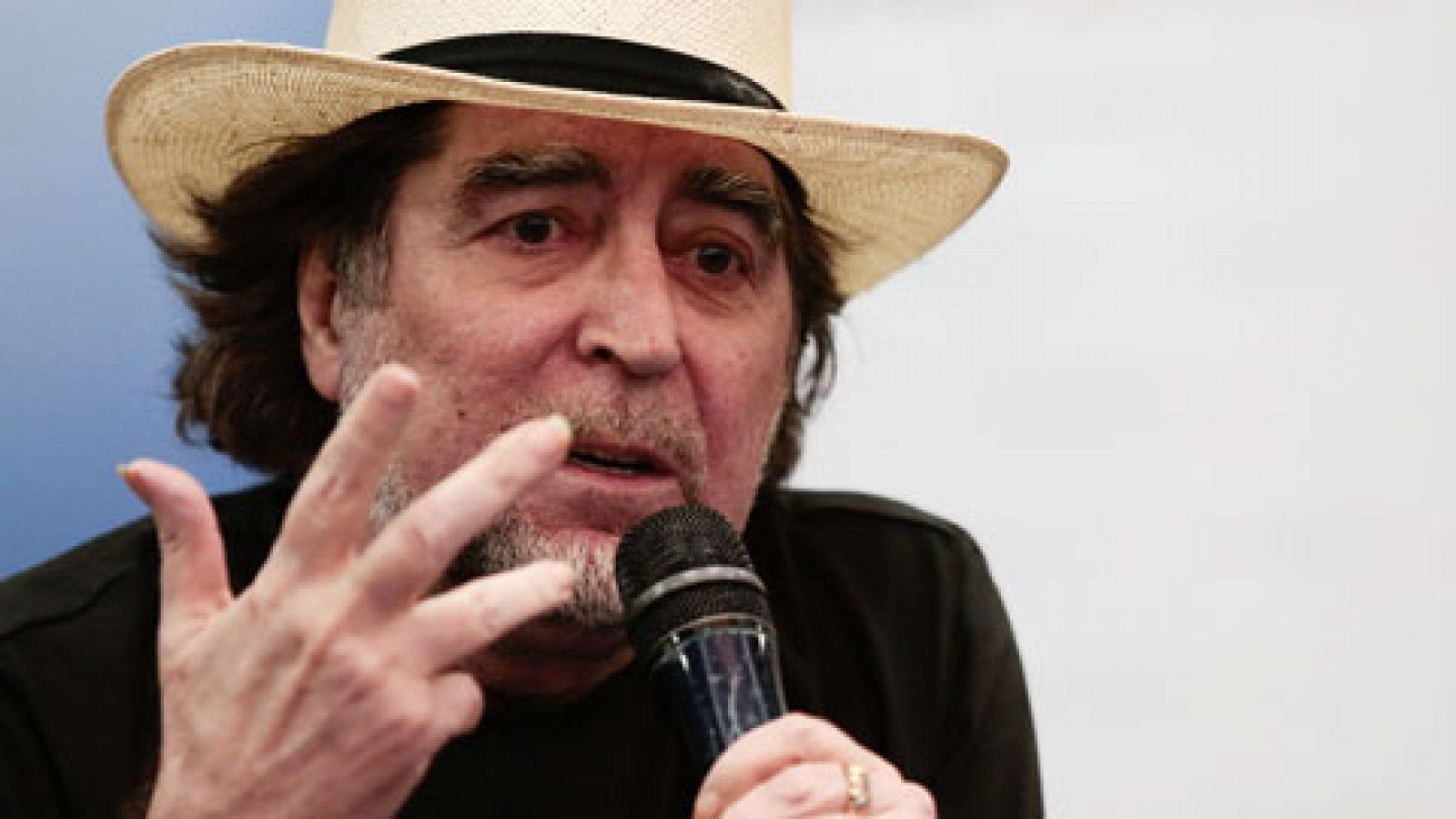 Telediario 1: Joaquín Sabina contrario a la independencia 'este siglo es para borrar fronteras no para añadir nuevas' | RTVE Play