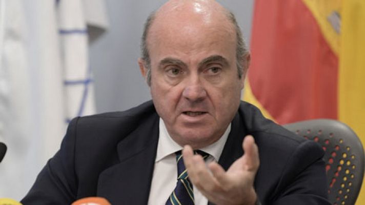 Telediario 1 - El Gobierno prevé que la economía española crecerá tres décimas menos por la situación de Cataluña