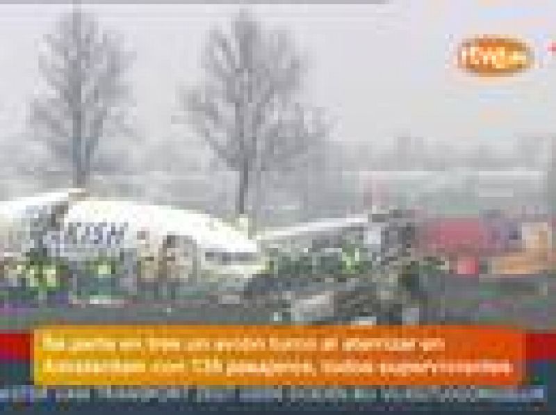 Se parte en tres un avión al aterrizar en Amsterdam con 135 pasajeros a bordo