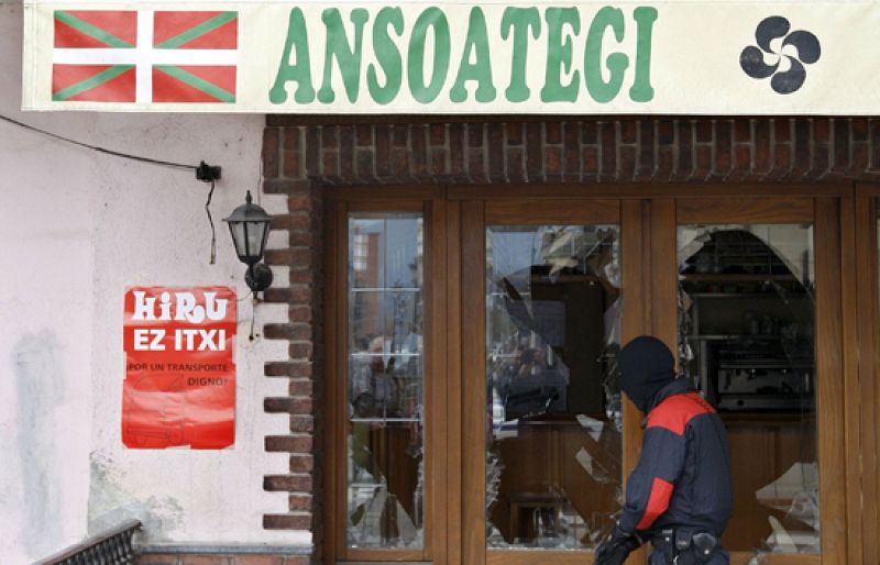 El joven de Lazkao que atacó una herriko taberna tiene que dejar el pueblo por amenazas