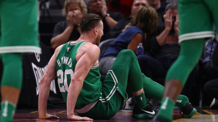 Los Celtics pierden y se lesiona Hayward de gravedad