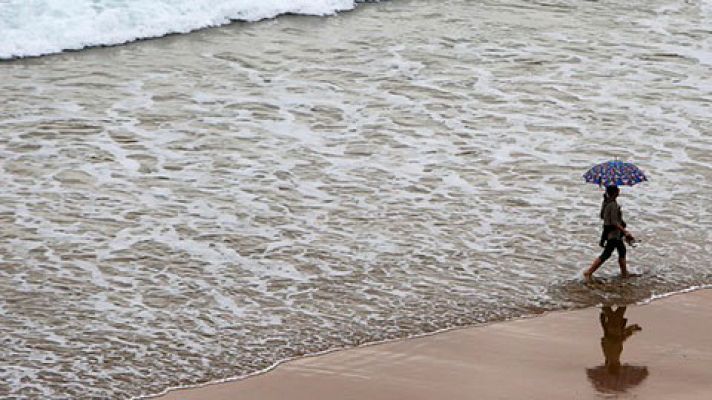 Telediario 1 - La lluvia llega a España con mucha fuerza en algunas comunidades