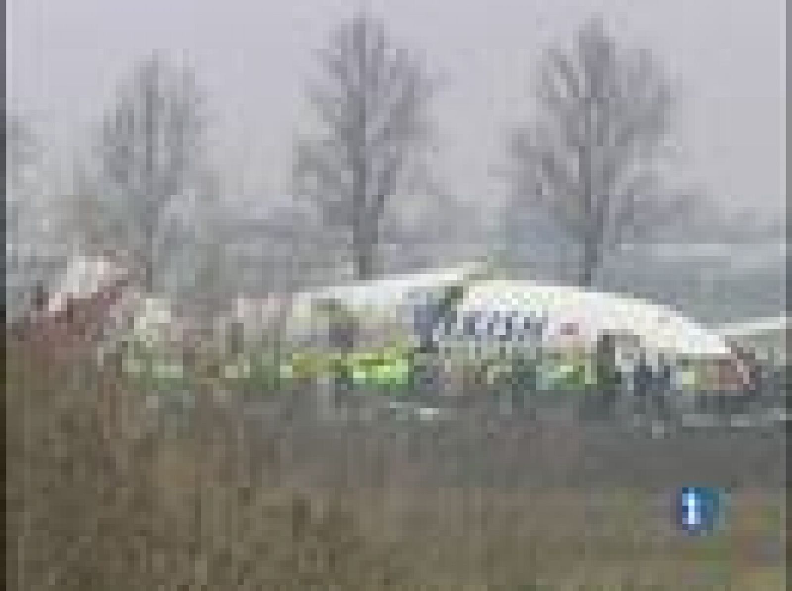 Se trata de un Boeing de las aerolíneas turcas que se ha estrellado esta mañana cuando intentaba aterrizar en el aeropuerto más grande de Holanda, en Amsterdam. A pesar de perder un motor, un ala, y la cola después de chocar contra el suelo, no se ha incendiado y la mayoría de los pasajeros han salvado la vida. 