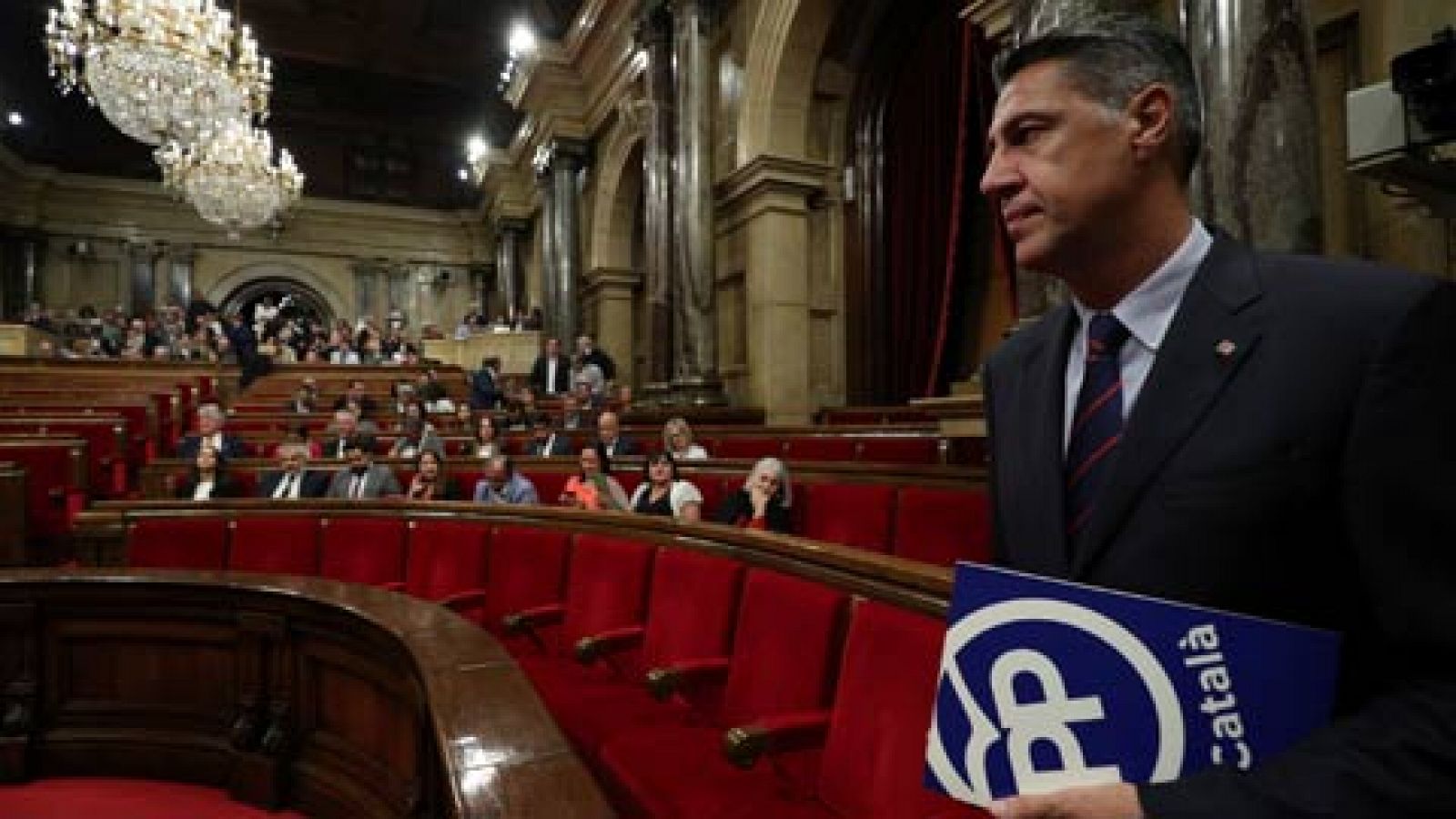 Albiol, increpado e insultado por varias decenas de personas en Sant Cugat | Ver