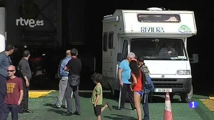  - La espera de más de 200 viajeros en un barco averiado en Cádiz