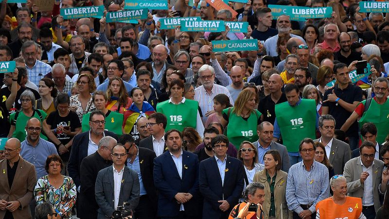 El Govern se suma a una manifestación multitudinaria en Barcelona contra el 155