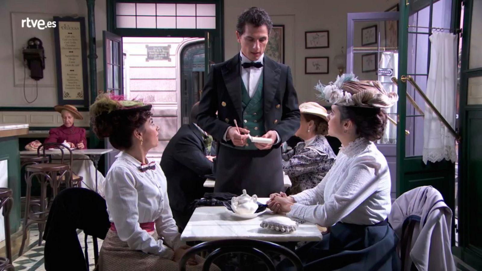 Acacias 38 - ¿Trabajará Antoñito como comercial?