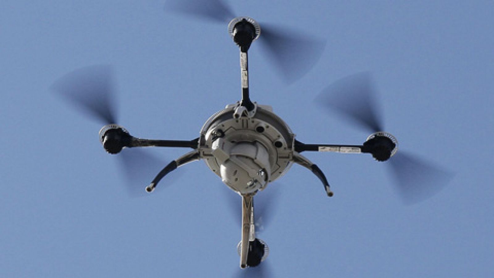 Informativo 24h: El Gobierno permitirá que los drones sobrevuelen ciudades y operen de noche | RTVE Play