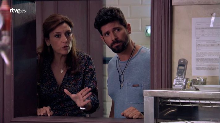 Servir y proteger - ¿Habrá robado Reynaldo el billete de 100 euros?