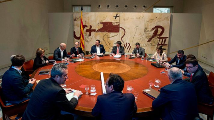 Junts pel Sí pide al Govern proclamar la república y descarta la convocatoria electoral