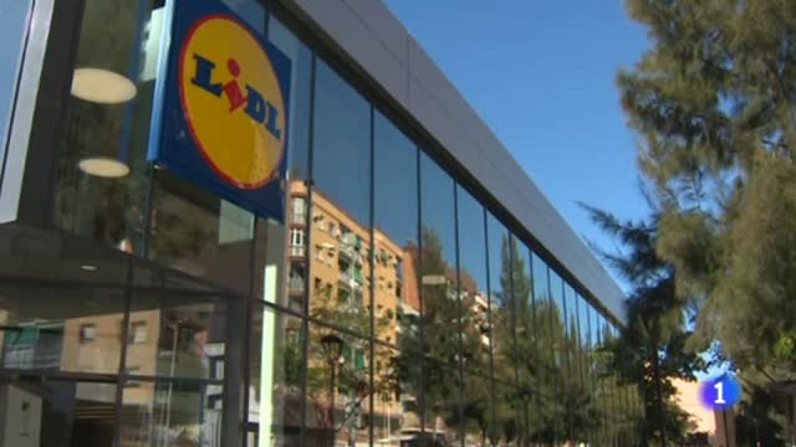 La cadena de supermercados Lidl despide a un trabajador por trabajar demasiadas horas